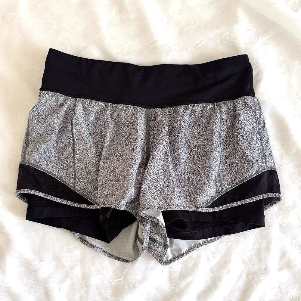 Lululemon‎ Hotty Hot Shorts 4" White Black Lined Size 8 Run Club